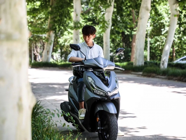 Vrs150 2025 sở hữu dàn chân ngang tầm honda sh nhưng giá chưa tới 50 triệu