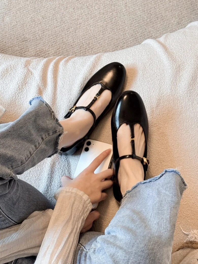 Xu hướng giày t-strap khiến mọi tín đồ thời trang mê mẩn sẵn sàng tạm biệt giày cao gót cổ điển