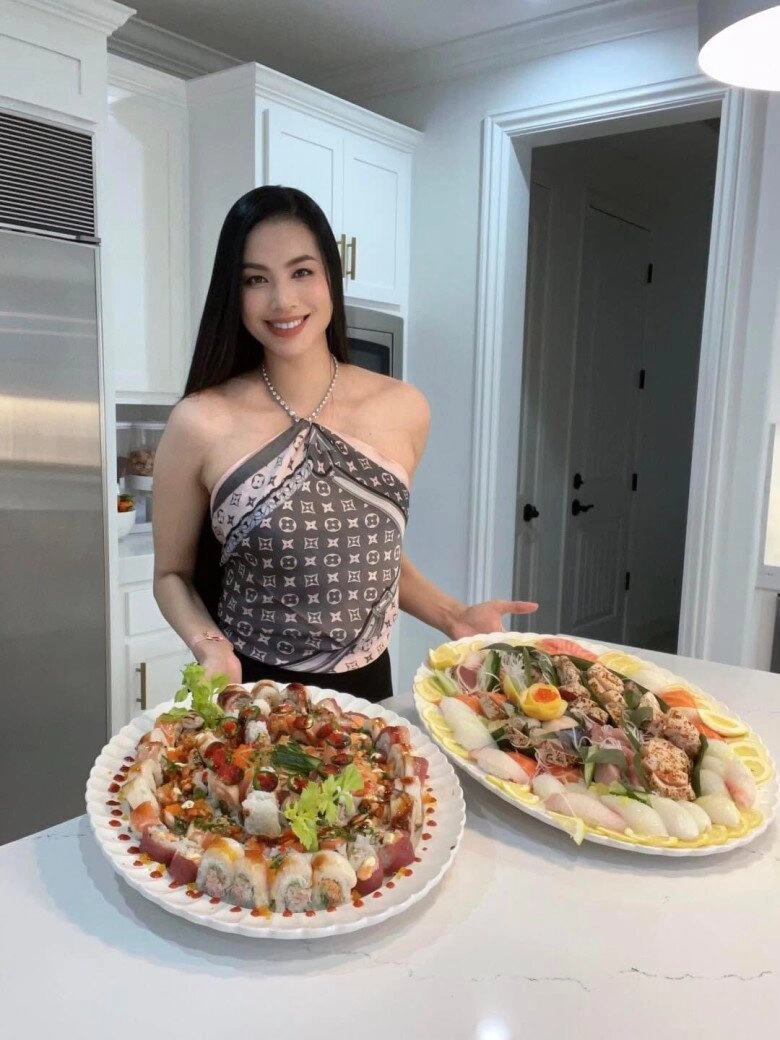 Xứng danh hoa hậu quốc dân phạm hương ăn diện biến căn bếp thành sàn diễn thời trang
