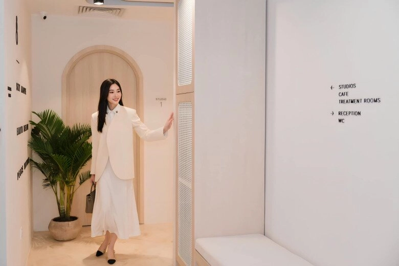 10 công thức phối váy dài đẹp bất bại của các nàng dâu hào môn nàng nấm lùn hay mũm mĩm đều có thể tham khảo