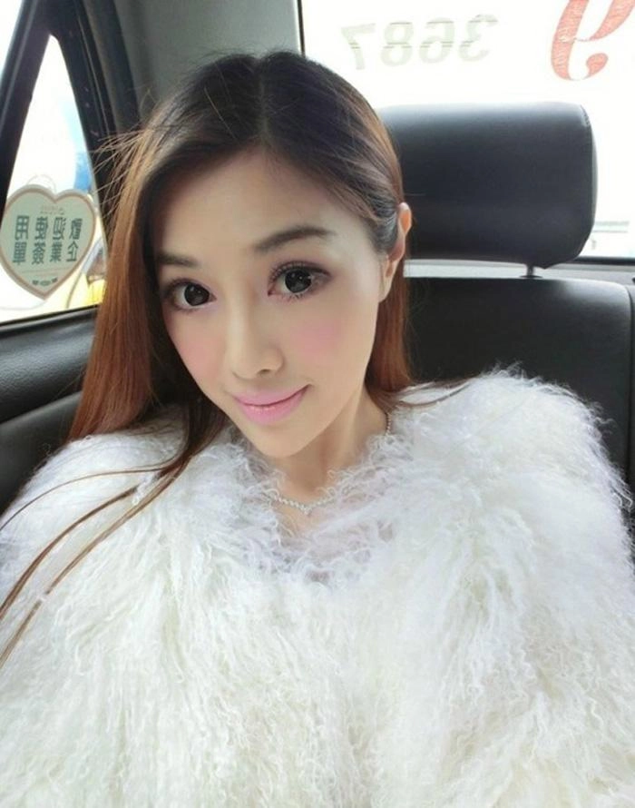 3 bà mẹ tuổi trung niên vẫn bị nhầm là bạn gái của con trai vì quá trẻ