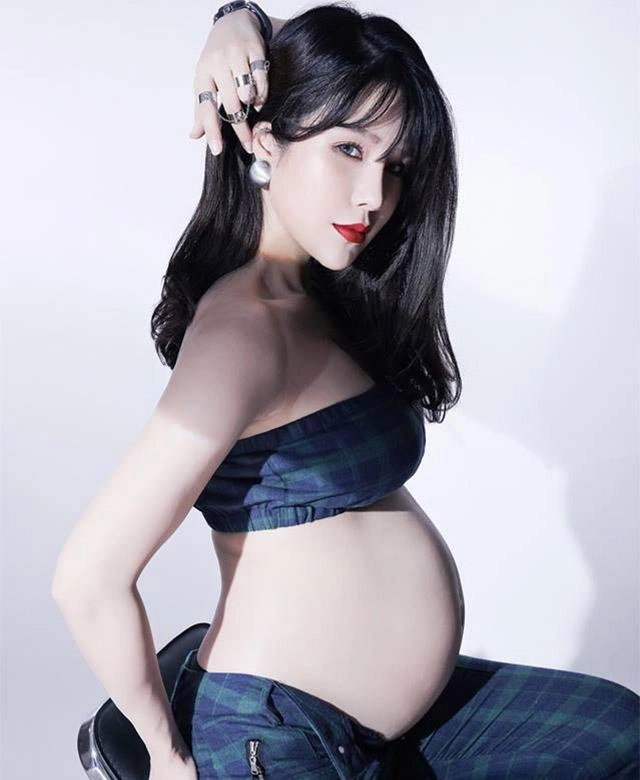5 lần 7 lượt khoe bụng bầu mấy ai trong showbiz vẫn rạng rỡ được như diệp lâm anh