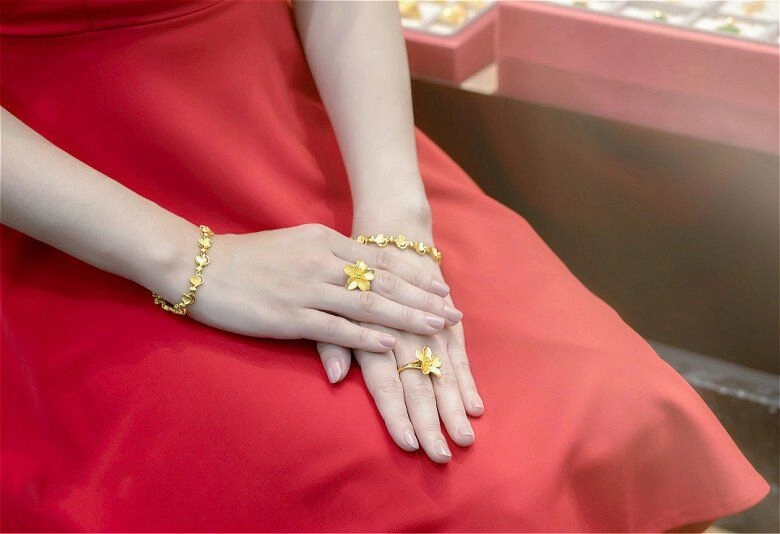 6 quy tắc đeo nhẫn và vòng tay giúp phái đẹp sang như vợ tổng tài lại còn thu hút tài lộc nàng mê trang sức phải biết