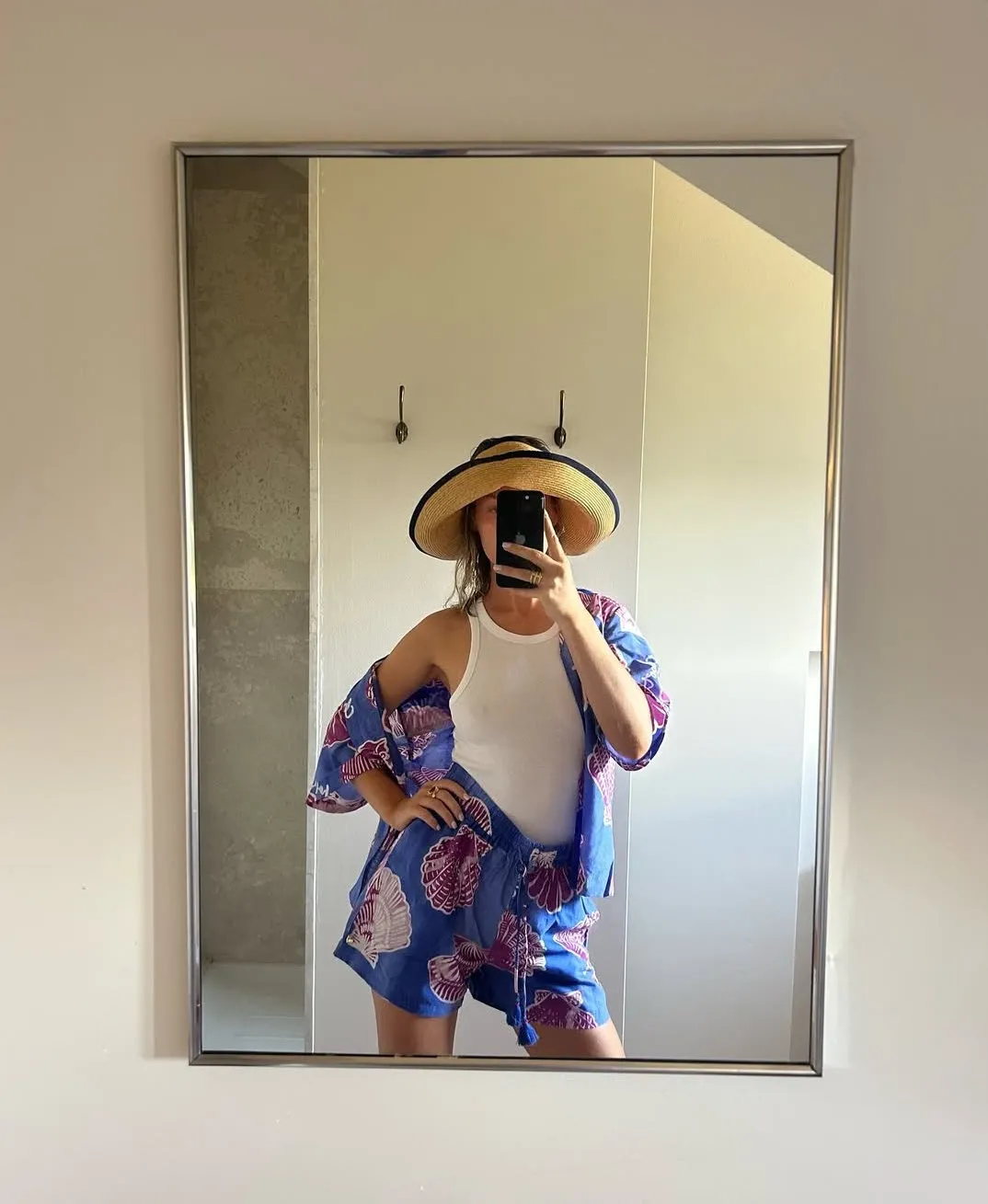 8 cách phối sơ mi đi biển chuẩn fashionista mặc xong nhan sắc thăng hạng cứ chụp ảnh là xinh hết nấc