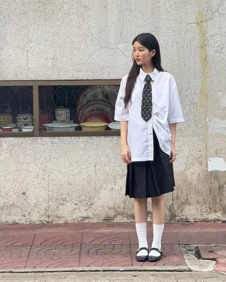 8 kiểu phối đồ với chân váy lửng giúp hội ba mét bẻ đôi trông cao ráo thon gọn như idol hàn