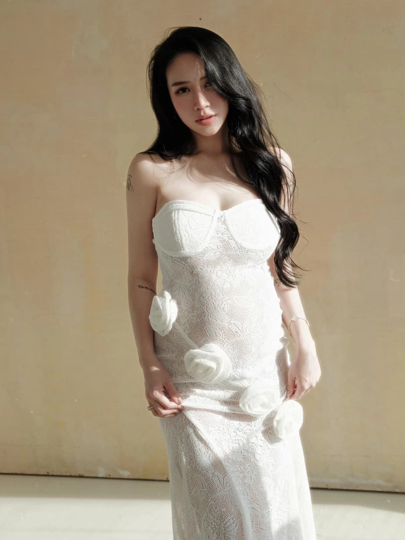 Ái nữ đại gia minh nhựa năng động suốt 9 tháng mang bầu con thứ 4