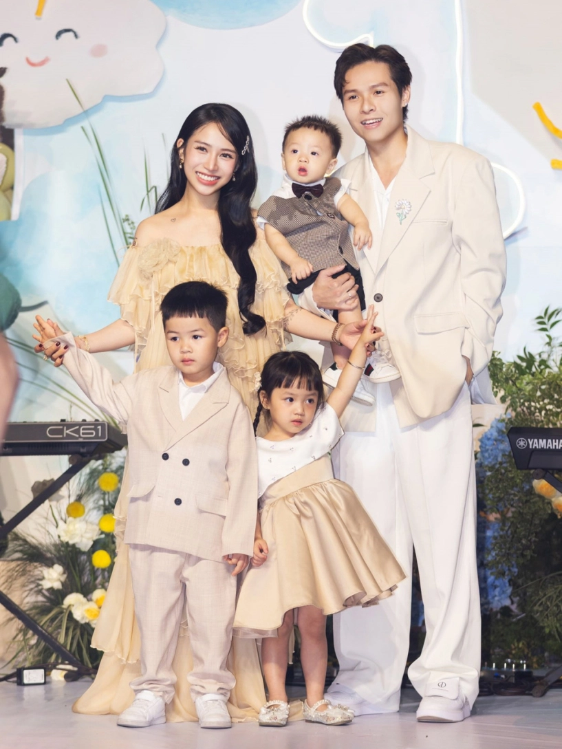 Ái nữ đại gia minh nhựa năng động suốt 9 tháng mang bầu con thứ 4