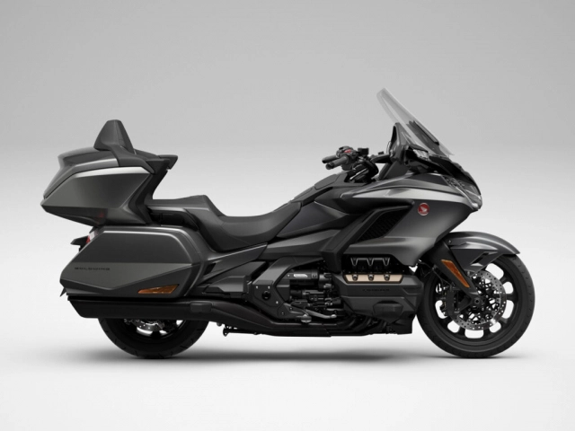 Anh em biết tin gì chưa honda gold wing tour 2024 ra mắt màu mới mang tên heavy gray metallic you