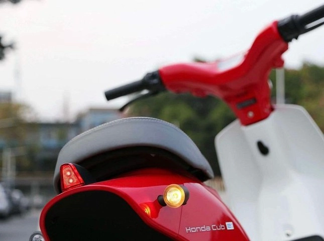 Anh em đã biết honda cub có cả phiên bản mới không cần đổ xăng - thay nhớt chưa