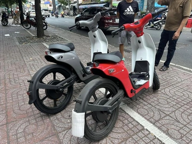 Anh em đã biết honda cub có cả phiên bản mới không cần đổ xăng - thay nhớt chưa
