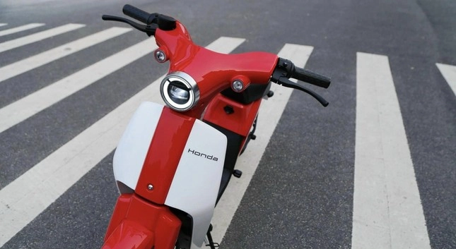 Anh em đã biết honda cub có cả phiên bản mới không cần đổ xăng - thay nhớt chưa