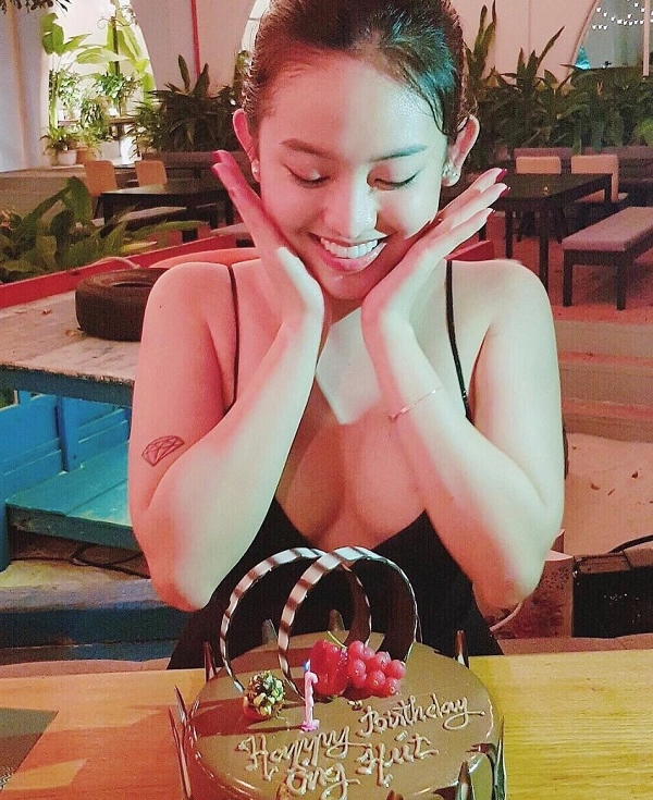 Ảnh thật núc ních mỡ hotgirl việt bị tố lừa dân mạng chứ không hề bốc lửa như hình