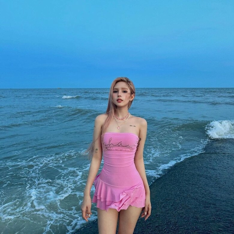 Bạn gái hotgirl 2k2 của gil lê chăm diện mốt váy ôm sát cơ thể vóc dáng tuổi đôi mươi khiến dân tình khen nức nở