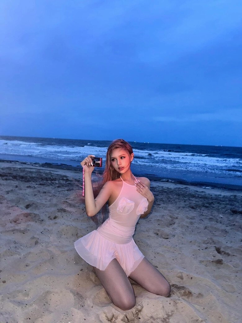 Bạn gái hotgirl 2k2 của gil lê chăm diện mốt váy ôm sát cơ thể vóc dáng tuổi đôi mươi khiến dân tình khen nức nở