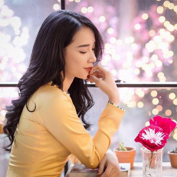 Bạn trai tặng ô tô tiền tỷ nhưng nhã phương cũng chỉ ủ tóc bình dân giá 5 nghìn
