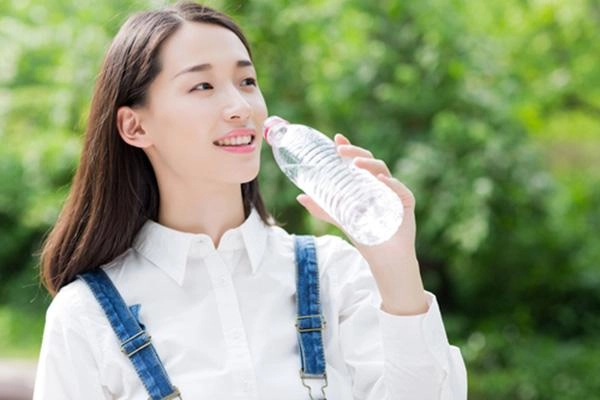 Bảo vệ da ngày hè khỏi ánh nắng mặt trời với 4 lưu ý không thể thiếu sau