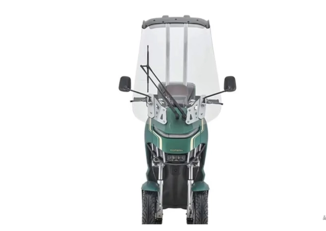 Bất ngờ với giá của chiếc xe 3 bánh có kính chắn gió và mái che rẻ ngang ngửa vision