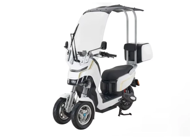 Bất ngờ với giá của chiếc xe 3 bánh có kính chắn gió và mái che rẻ ngang ngửa vision