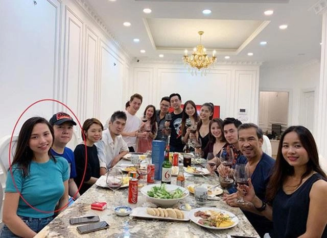 Bấy lâu nay giấu kín như bưng hóa ra vợ lê hiếu có làn da nâu khuôn miệng rộng và