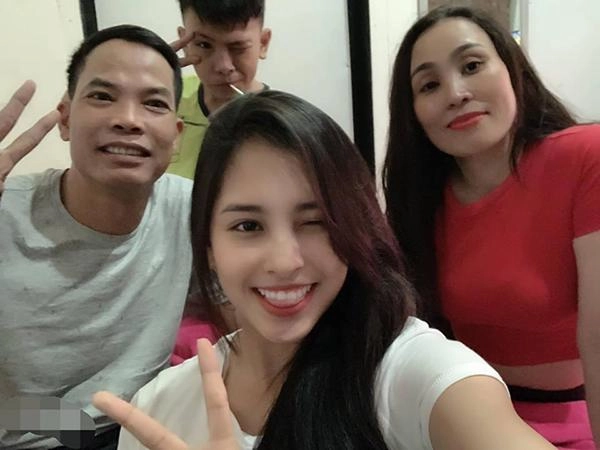 Bị chộp lại khoảnh khắc cằm nọng ngấn mỡ có chăng tiểu vy đang tăng cân mất kiểm soát