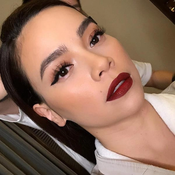 Bị fan hỏi chuyện lười cạo lông mày kỳ duyên đáp trả đầy bất ngờ