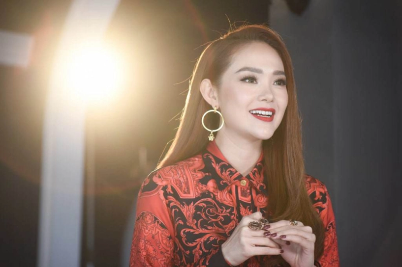 Bí mật đằng sau những chiếc cằm nhọn của sao việt khiến ai cũng muốn thẩm mỹ