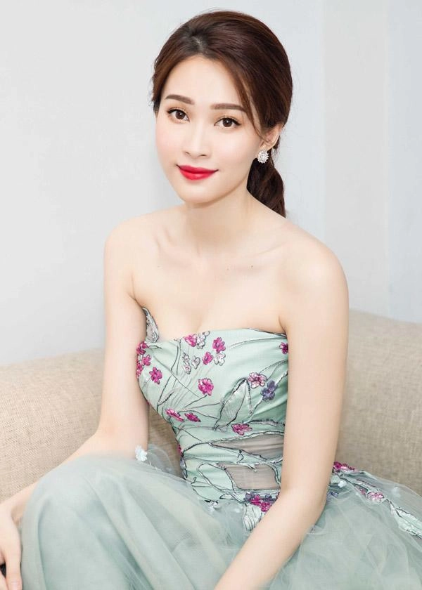 Bí quyết da đẹp dáng thon của hoa hậu đặng thu thảo trước và sau khi sinh