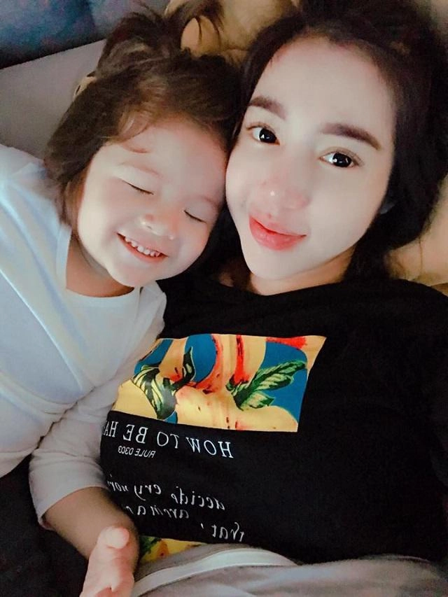 Bình thường đã đẹp rồi vì sao elly trần và 3 bà mẹ đơn thân này vẫn đi sửa mặt