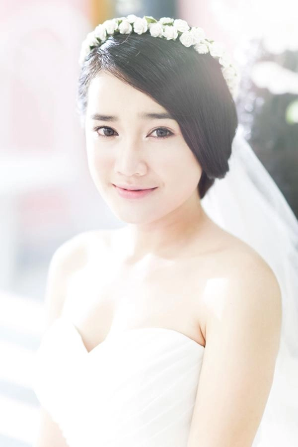 Bình thường diêm dúa bao nhiêu ngày cưới nhã phương lại cực thông minh với phong cách này