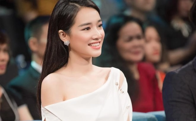Bình thường diêm dúa bao nhiêu ngày cưới nhã phương lại cực thông minh với phong cách này