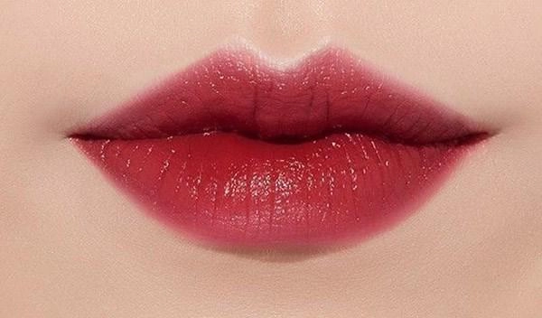 Các nàng đã học hết các mẹo để có lớp son môi đẹp chuẩn xịn như trên quảng cáo chưa