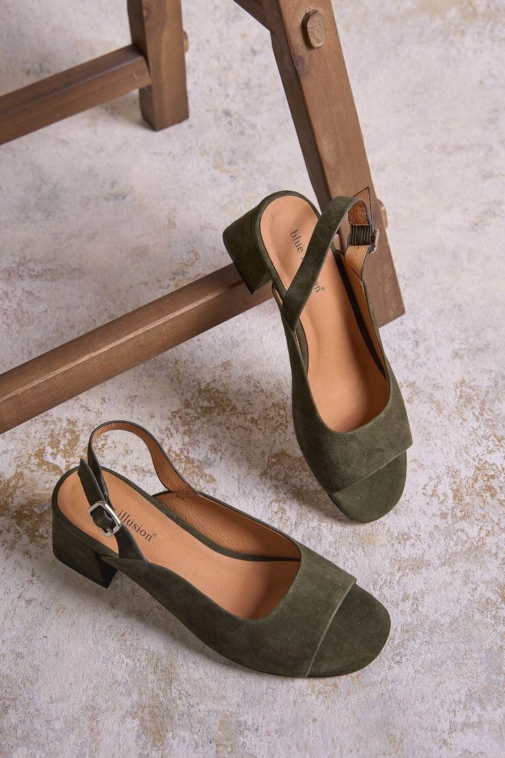 Cách chọn giày sandals chuẩn dáng chân vừa đẹp vừa thon đi hoài không mỏi