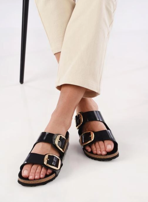 Cách chọn giày sandals chuẩn dáng chân vừa đẹp vừa thon đi hoài không mỏi