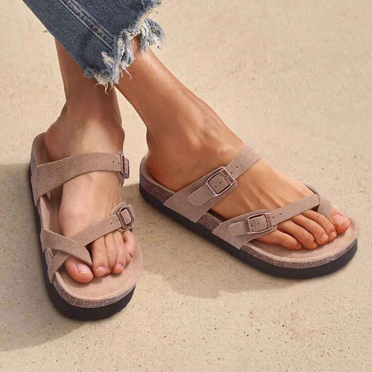 Cách chọn giày sandals chuẩn dáng chân vừa đẹp vừa thon đi hoài không mỏi