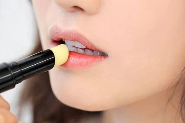 Cách thoa son bền màu ngàn năm không trôi chị em cập nhật ngay bí kíp