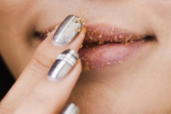 Cách thoa son bền màu ngàn năm không trôi chị em cập nhật ngay bí kíp