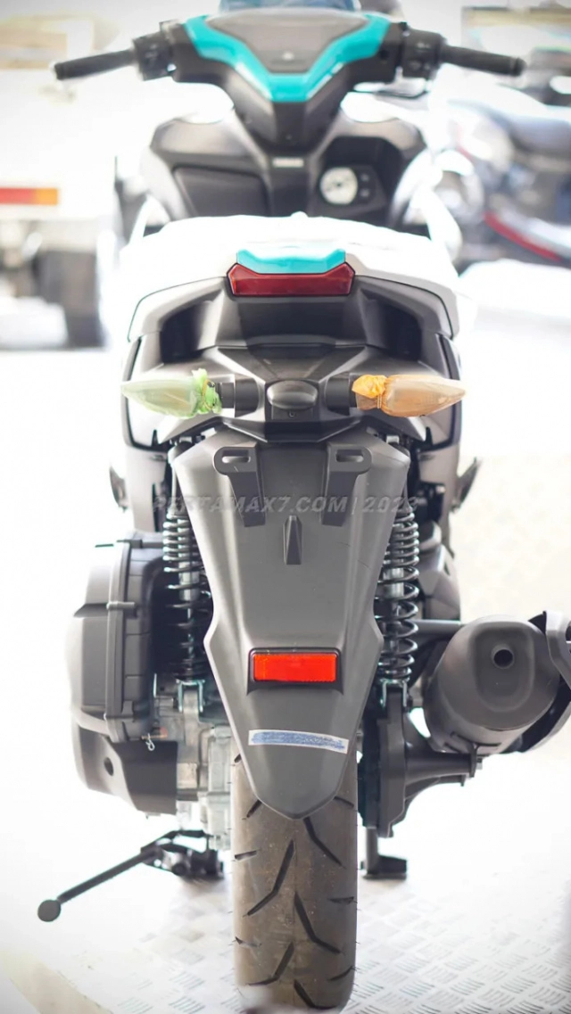 Cận cảnh aerox 2024 có giá bán rẻ hơn nvx việt nam chỉ từ 43 triệu đồng