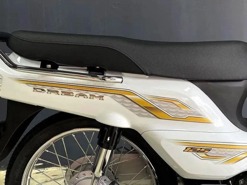 Cận cảnh dream 125 trắng - cực kỳ khan hiếm tại việt nam