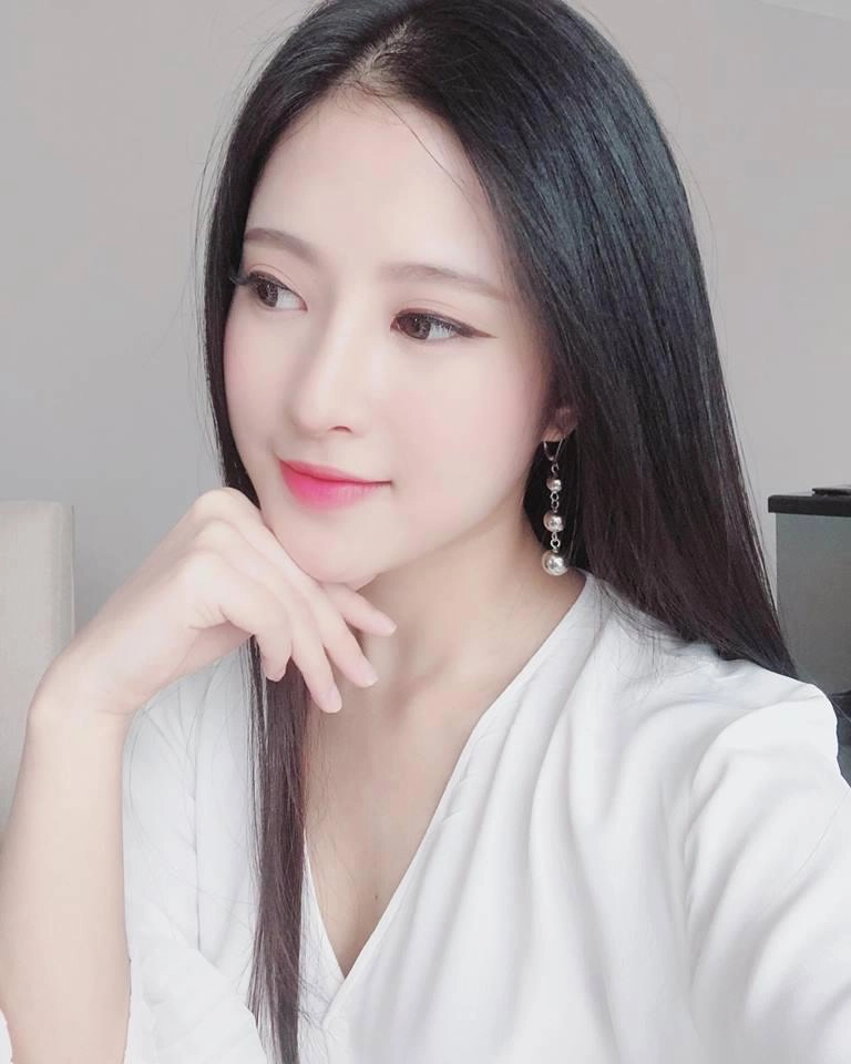 Cận cảnh nhan sắc xinh như mộng của cô nàng được huyền baby tặng người yêu