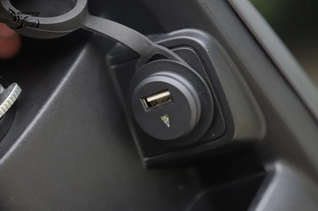 Cận cảnh yamaha axisz - giá bán không hề rẻ nhưng trang bị toàn hàng tối cổ