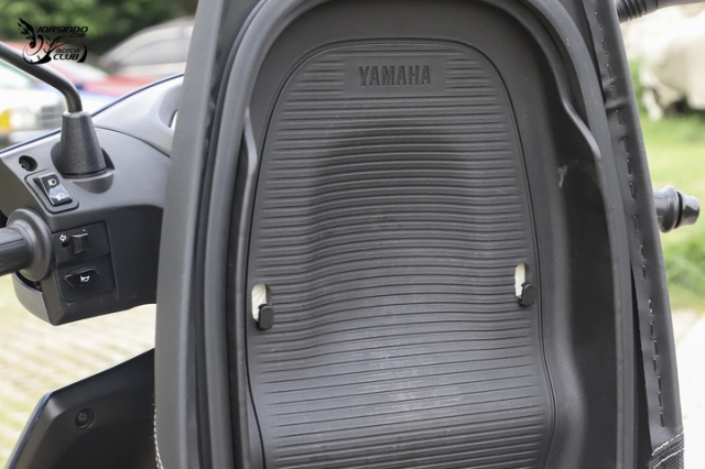 Cận cảnh yamaha axisz - giá bán không hề rẻ nhưng trang bị toàn hàng tối cổ