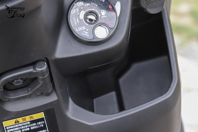 Cận cảnh yamaha axisz - giá bán không hề rẻ nhưng trang bị toàn hàng tối cổ