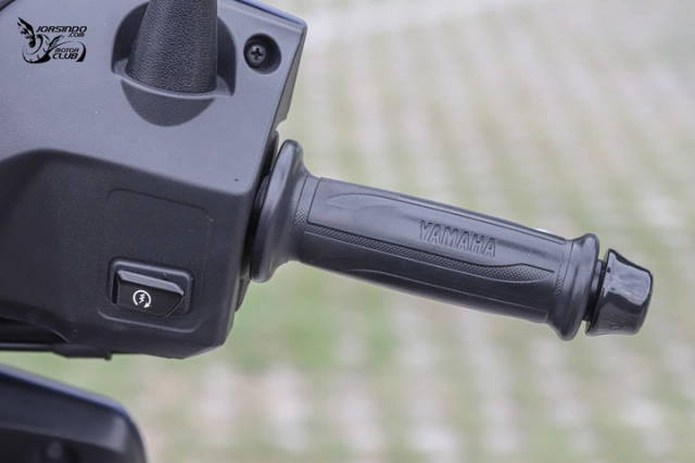 Cận cảnh yamaha axisz - giá bán không hề rẻ nhưng trang bị toàn hàng tối cổ