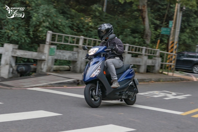 Cận cảnh yamaha axisz - giá bán không hề rẻ nhưng trang bị toàn hàng tối cổ