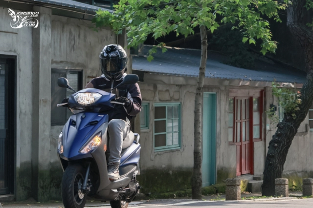 Cận cảnh yamaha axisz - giá bán không hề rẻ nhưng trang bị toàn hàng tối cổ
