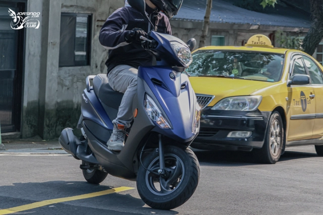 Cận cảnh yamaha axisz - giá bán không hề rẻ nhưng trang bị toàn hàng tối cổ