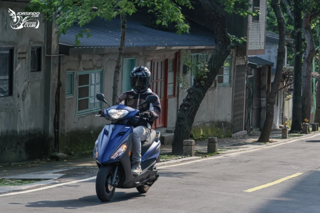 Cận cảnh yamaha axisz - giá bán không hề rẻ nhưng trang bị toàn hàng tối cổ