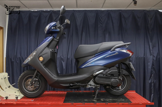 Cận cảnh yamaha axisz - giá bán không hề rẻ nhưng trang bị toàn hàng tối cổ