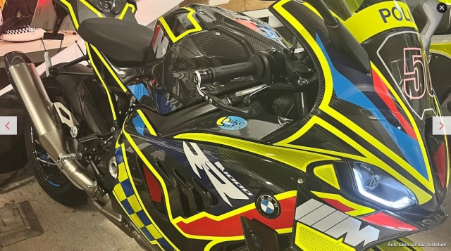 Cảnh sát ở đây được trang bị bmw m1000rr để khuyến khích người dân lái xe đúng tốc độ