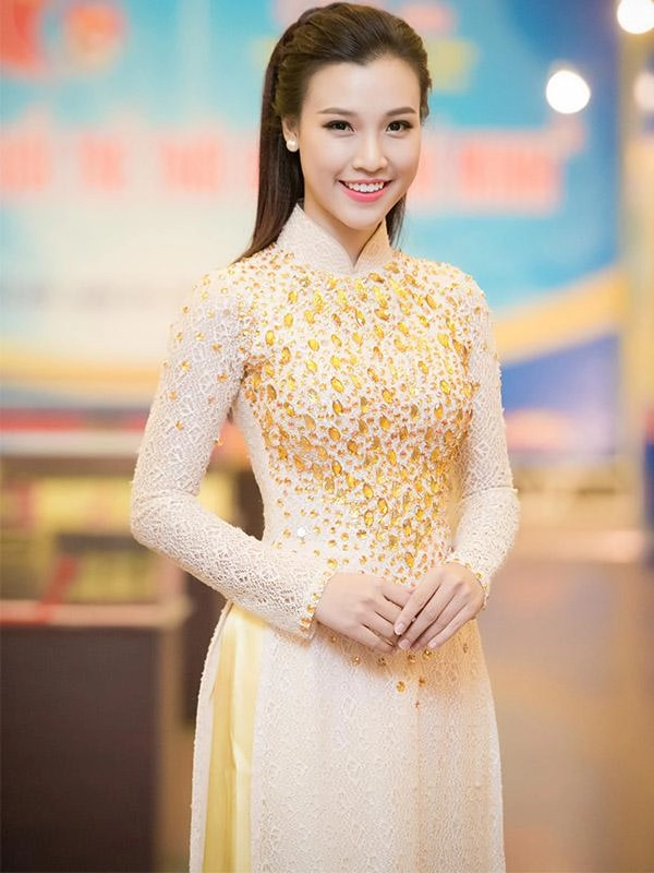 Cắt phăng đi mái tóc dài diễm my 9x hay hà tăng đều trẻ trung đến lạ thường